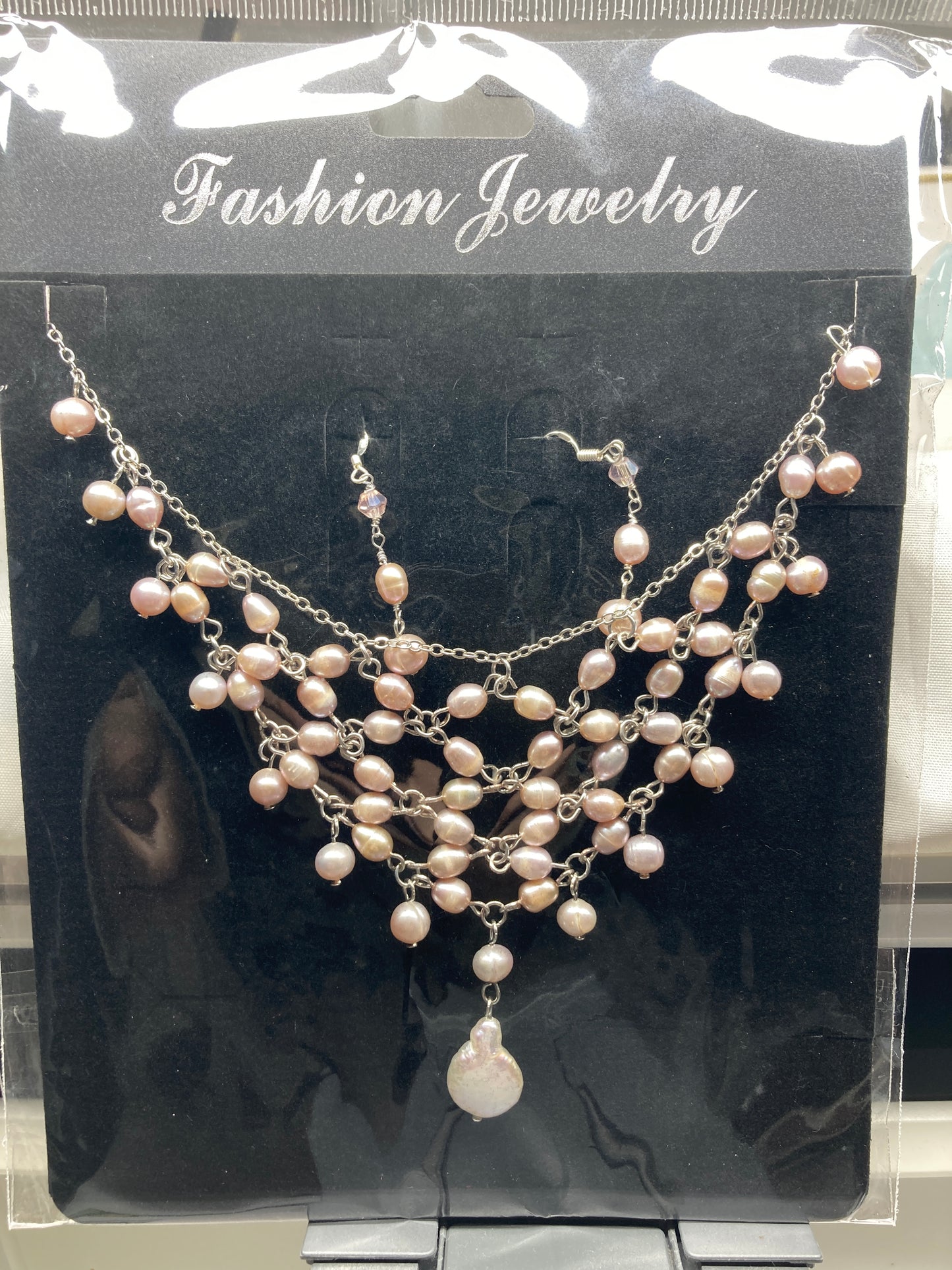 XL-2411PINK-00 Pink freshwater pearl necklace and earring set