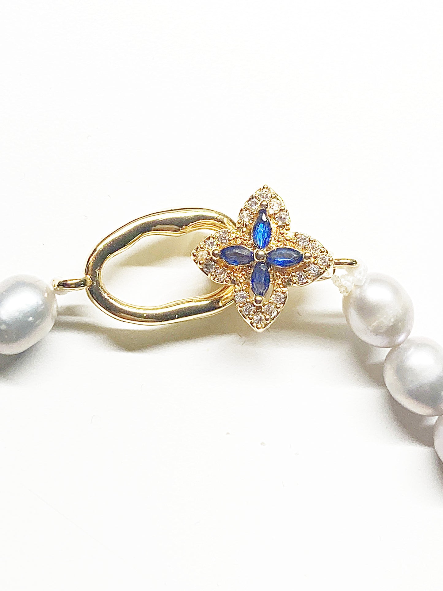 XL-2412SILVER-02 GREY RICE PEARL NECKLACE WITH SAPPHIRE GOLD CLASP BLACK BOX