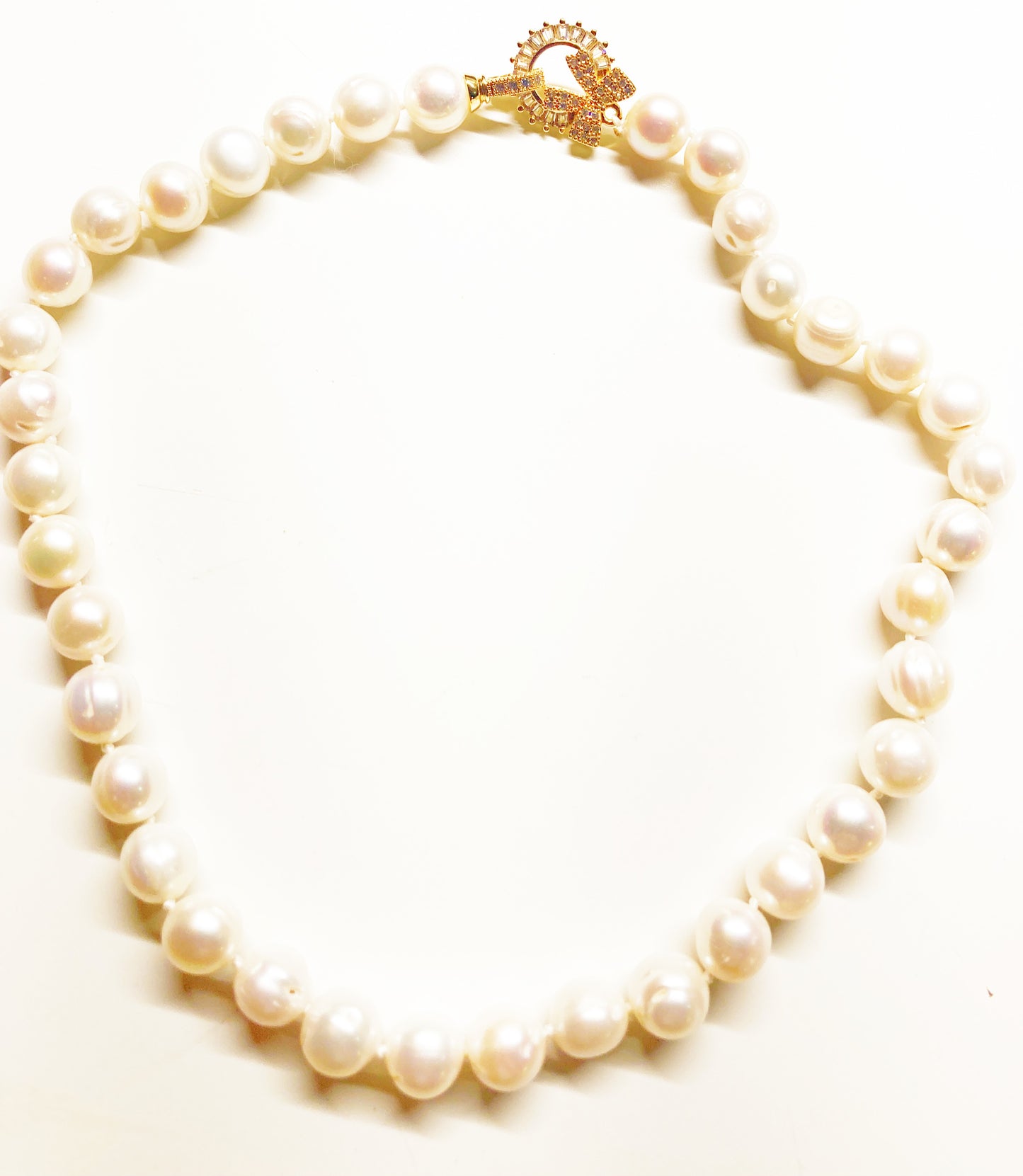 XL-2411WHITE-001 10MM PEARL GOLD WREATH CLASP W/STONE IN BOX