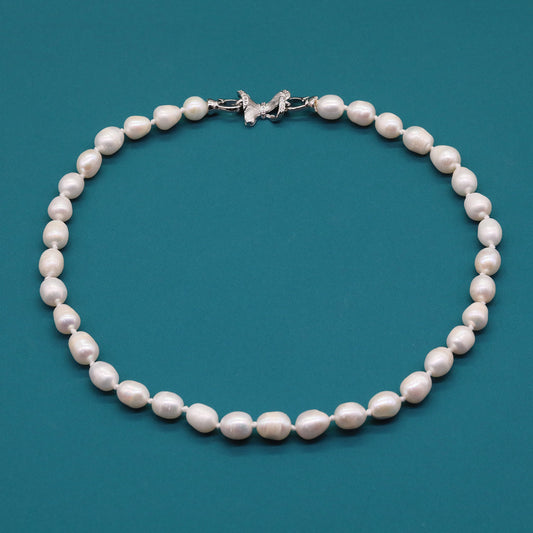 An Elegant Freshwater Pearl Necklace with Lovely Bow Detail, Fashion Themed Pearl Chain for Women, Sweet And Elegant Style Accessories, Suitable for Thanksgiving And Christmas Gifts, Suitable for Adults Over 15 Years Old