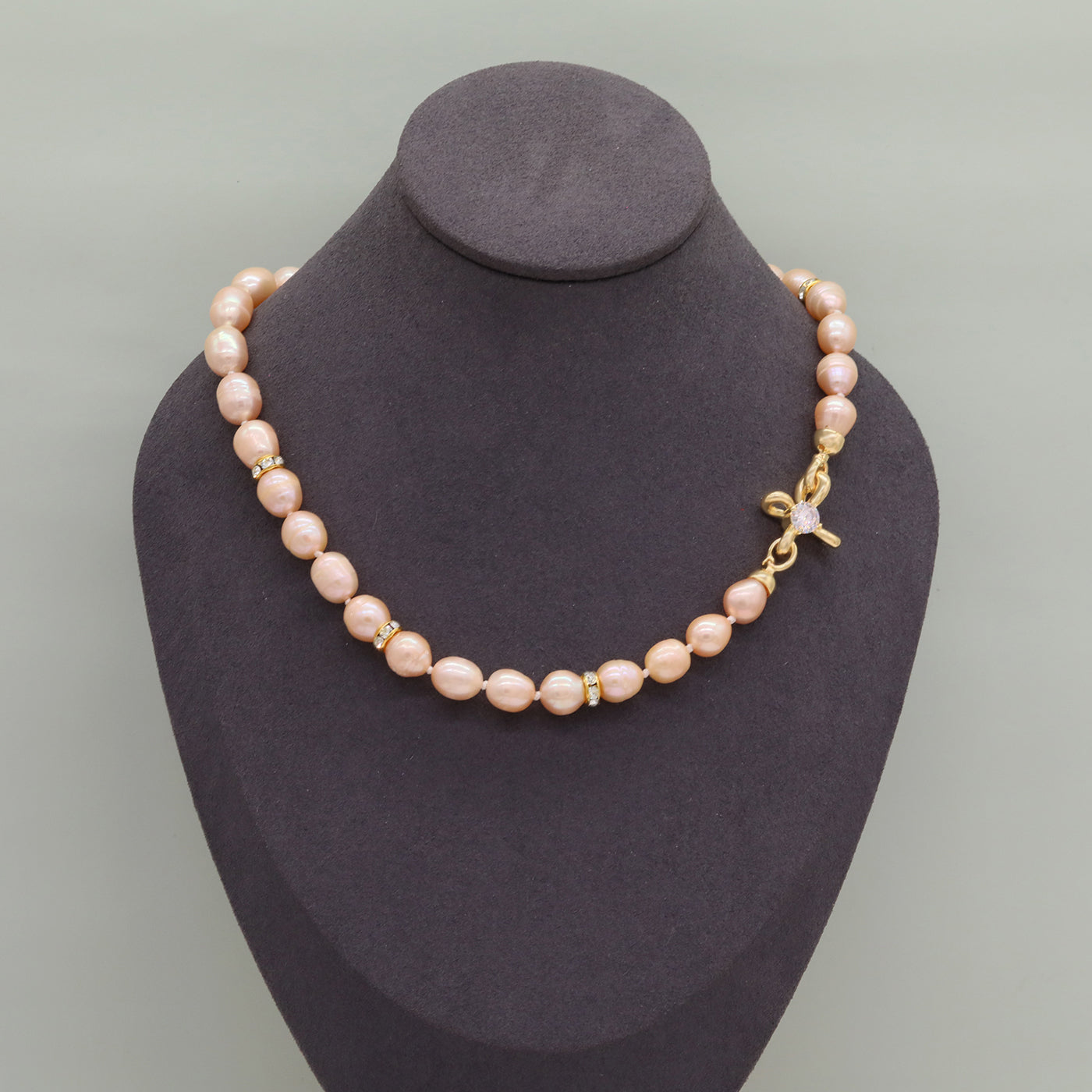 Gorgeous real pink Freshwater Pearl Necklace with bead and four-leaf clover clapper Luxurious 17.3inch long men's and women's freshwater pearl necklace with gift box, perfect for everyday, wedding, unique Christmas, Valentine's Day and Thanksgiving gifts