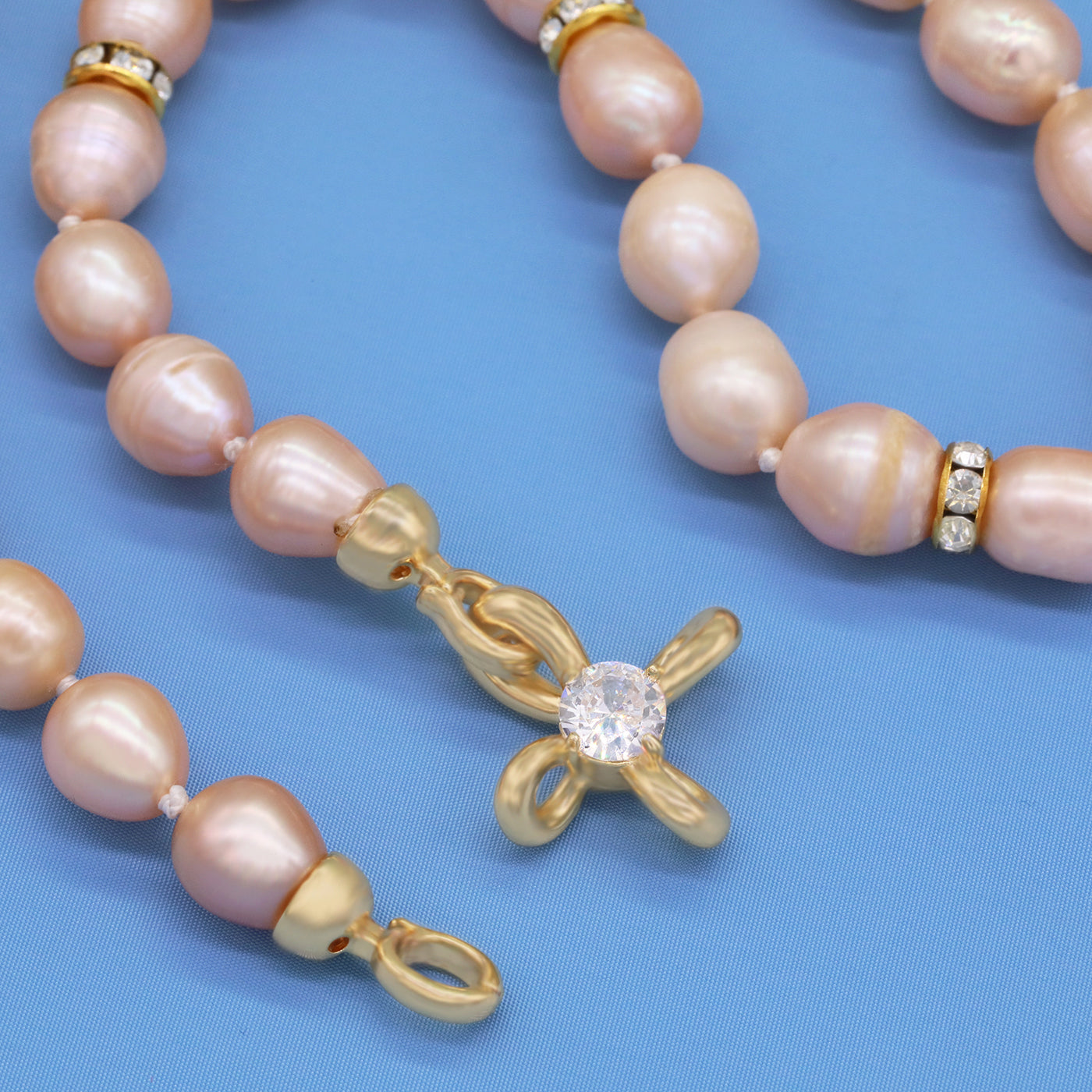 Gorgeous real pink Freshwater Pearl Necklace with bead and four-leaf clover clapper Luxurious 17.3inch long men's and women's freshwater pearl necklace with gift box, perfect for everyday, wedding, unique Christmas, Valentine's Day and Thanksgiving gifts