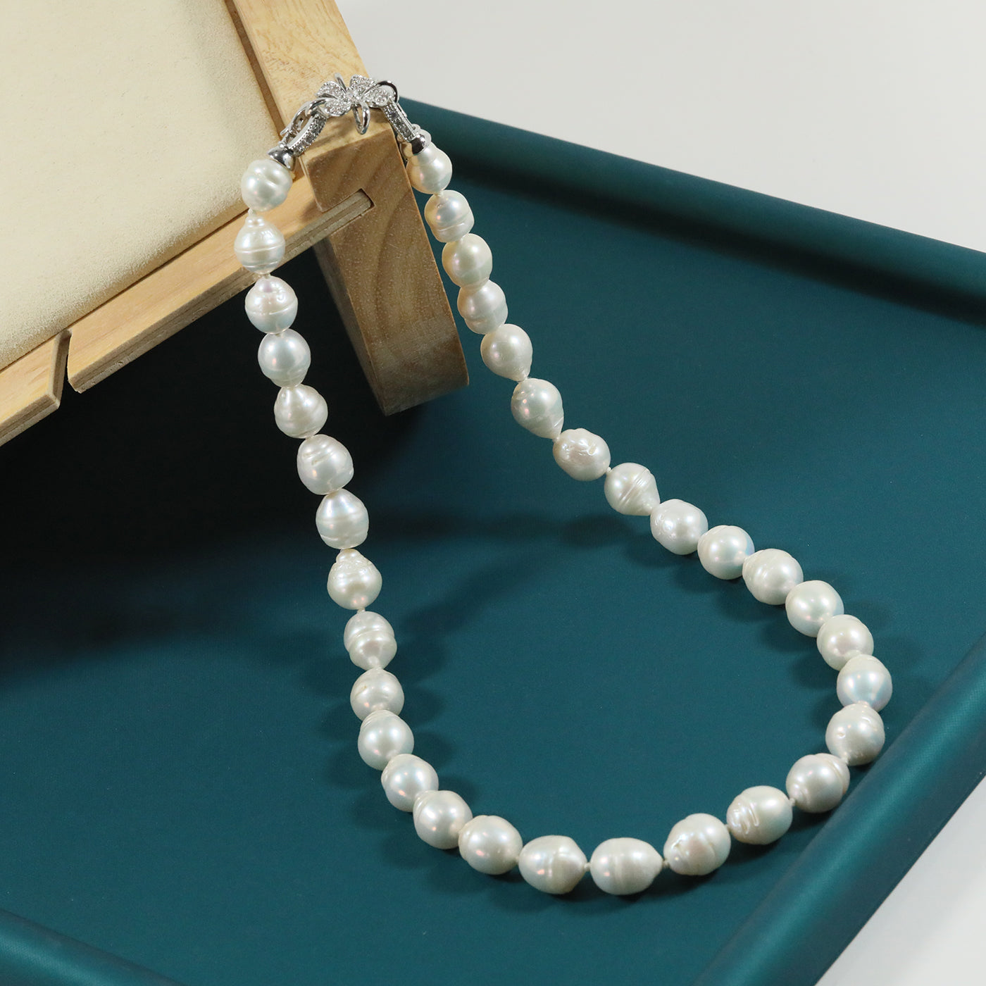 Unique irregular long freshwater pearl design, luxurious simple 17.7inch long collarbone chain, ideal Mother's Day gift, suitable for everyday wear and vacation, freshwater pearl jewelry【XL-2501White-04】