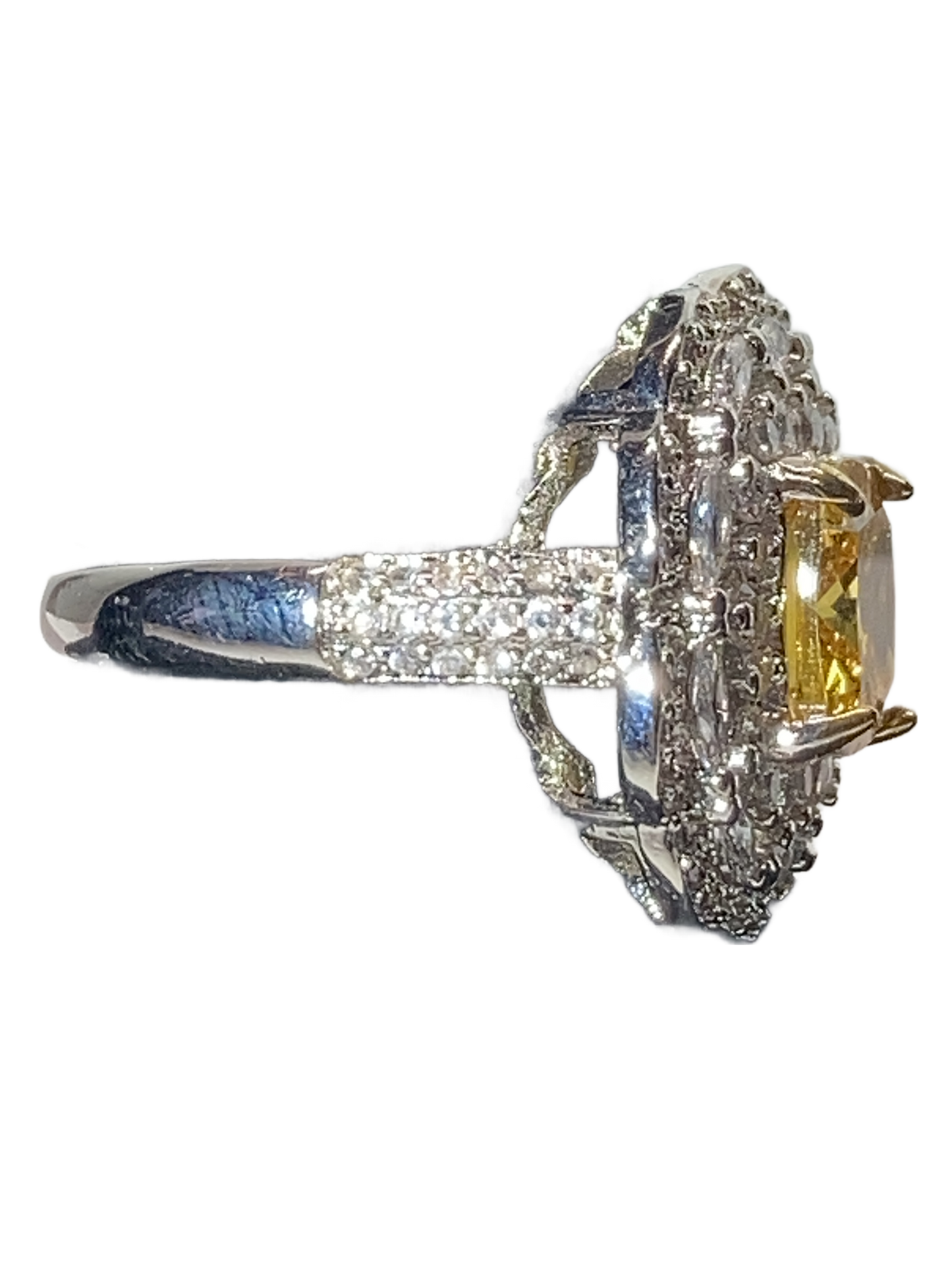 Beatiful 3.85 ct yellow stone w 1.5 ct small with CZ stones Set in 925 Silver