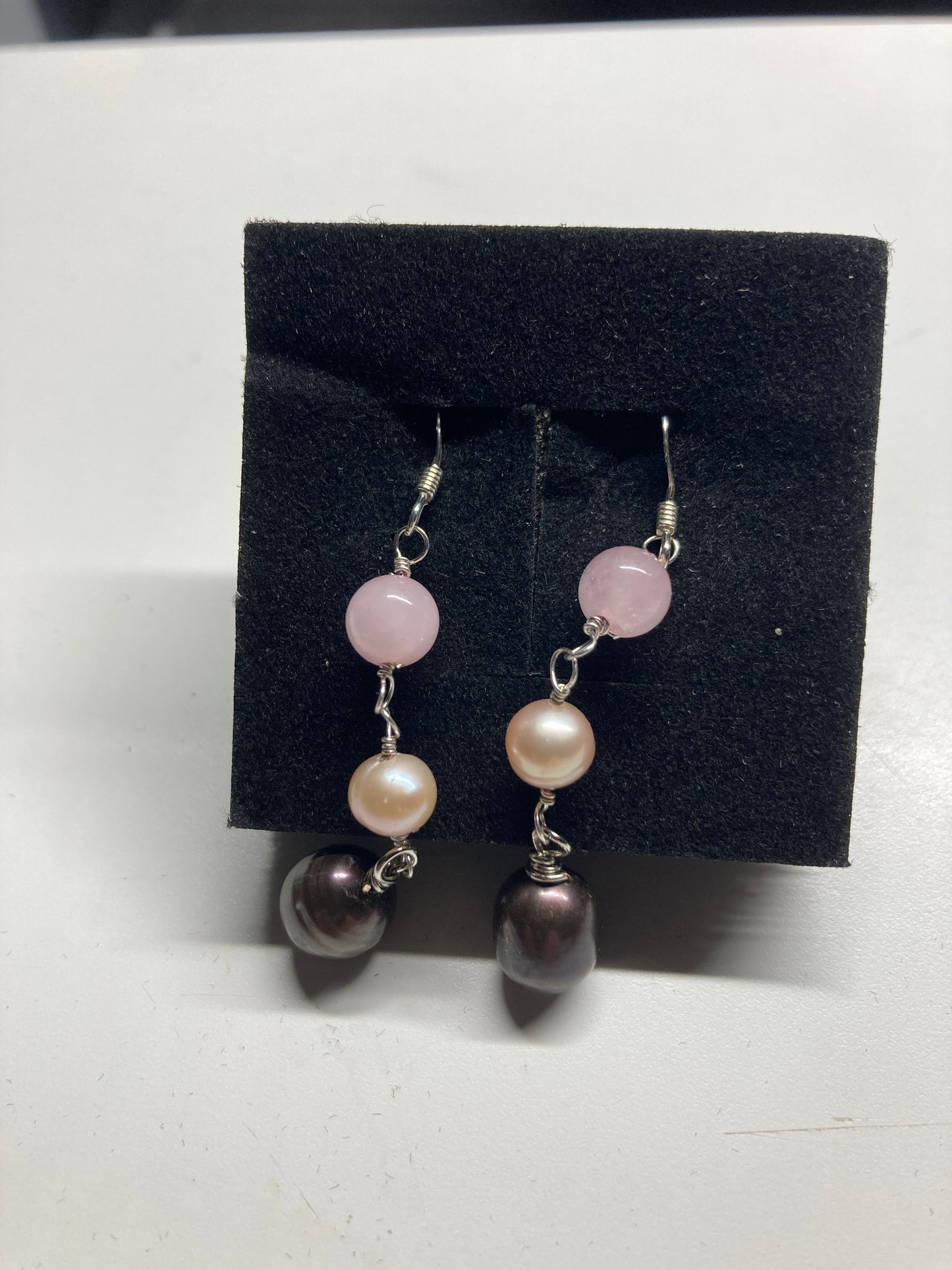 EH-2411PURPLE-001 FRESHWATER PINK AND BLACK PEARL DANGLE EARRING GIFT BOXED