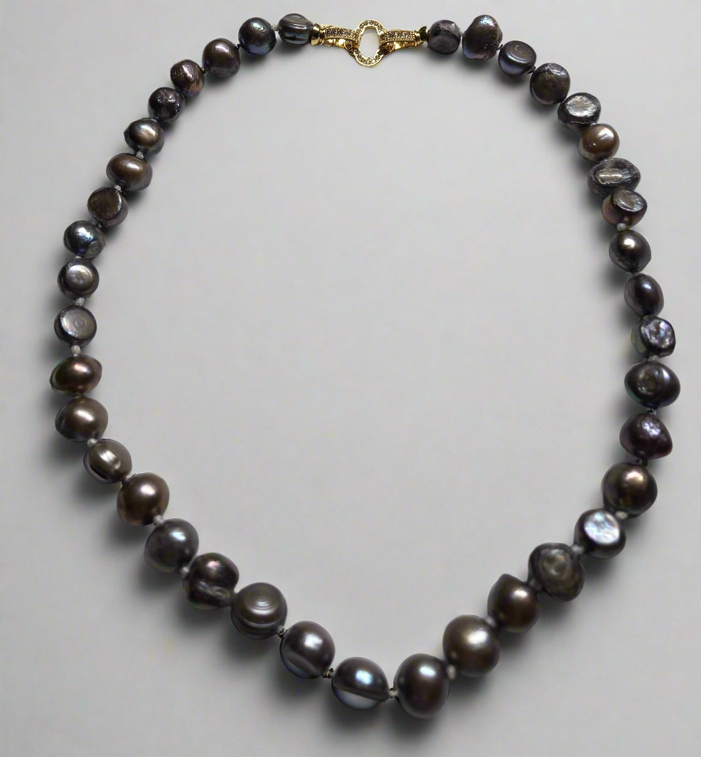 XL-2411SILVER-006 10MM BLACK/PURPLE FRESHWATER PEARL NECKLACE W/ GOLD CLOVER CLASP