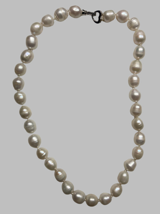 XL-2412WHITE-03 LARGE OVAL FESHWATER PEARLS IN HEAR BOX