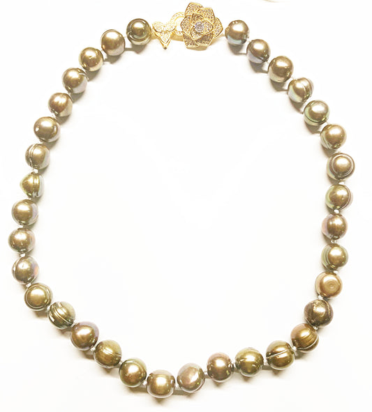 XL-2412GOLDEN-02 LARGE ROUND FRESHWATER PEARL NECKLACE GOLD STONE CLASP