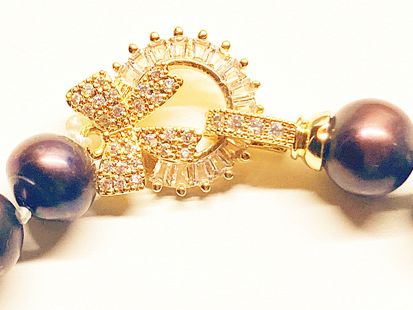 XL-2411PURPLE-02 LARGE ROUND FRESHWATER PEACOCK PEARL NECKLACE GOLD WREATH CLASP