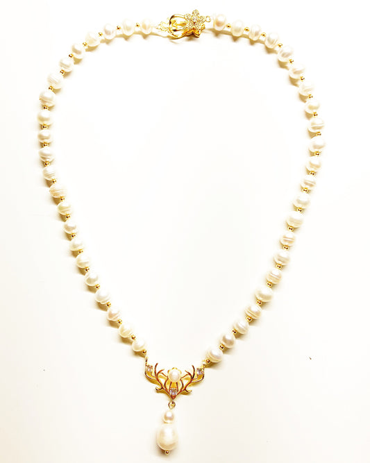 XL-2412WHITE-04 FRESHWATER PEARL PENDANT NECKLACE CROWN CLASP IN GOLD