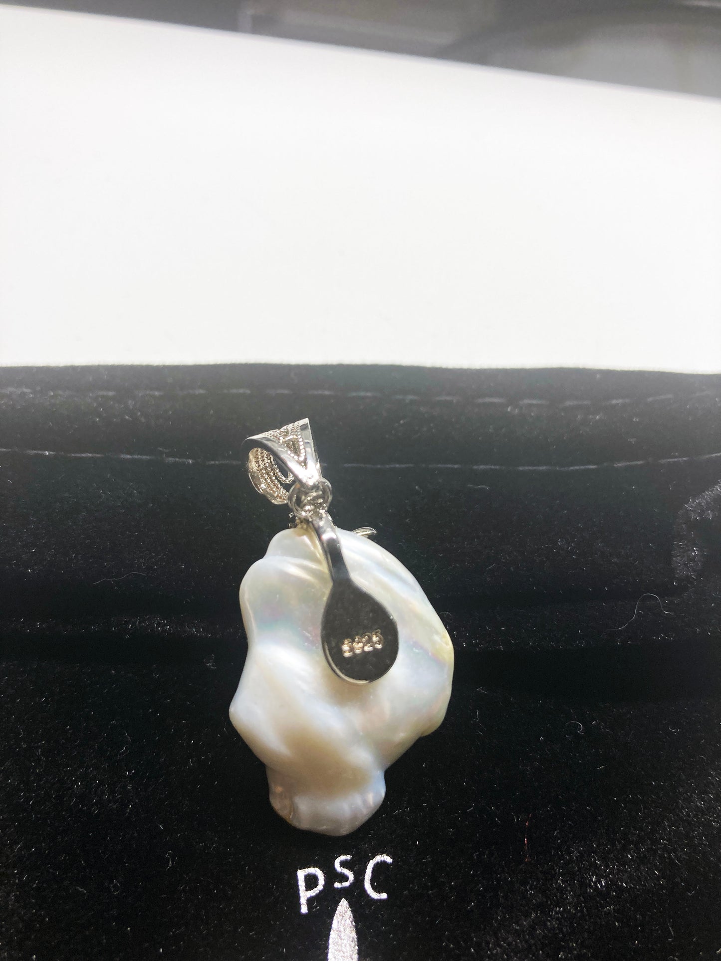 High quality freshwater Pearl with handcrafting sterling silver cap and rhinestones