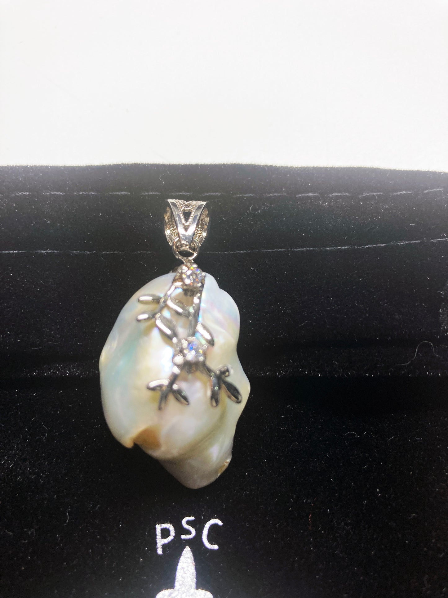 High quality freshwater Pearl with handcrafting sterling silver cap and rhinestones