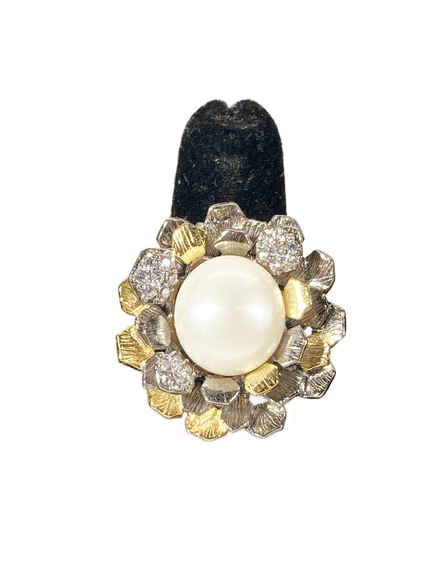 Stunning Sterling Silver Flower Ring with AAA grade stones and Pearl