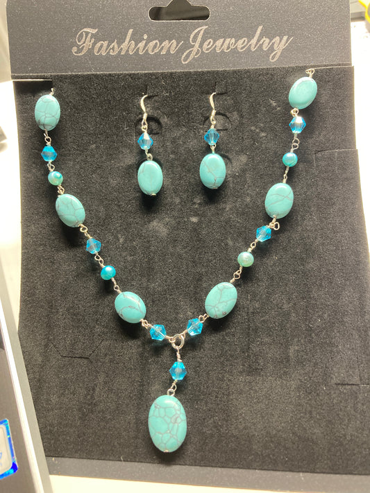 XL-2411BLUE-003 TURQUISE NECK AND EARRING SET W/BLUE BEADS