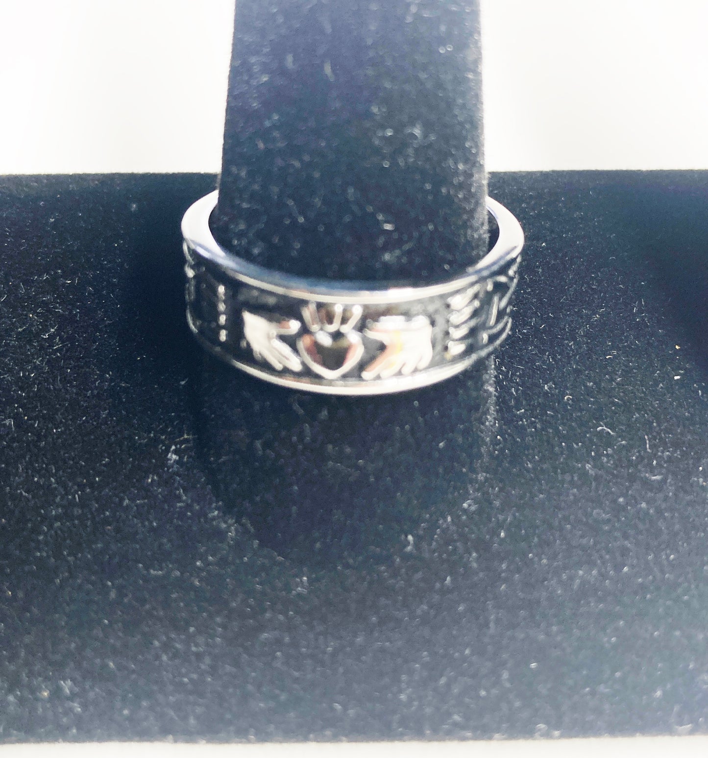 Unisex Irish frendship clahagh band ring