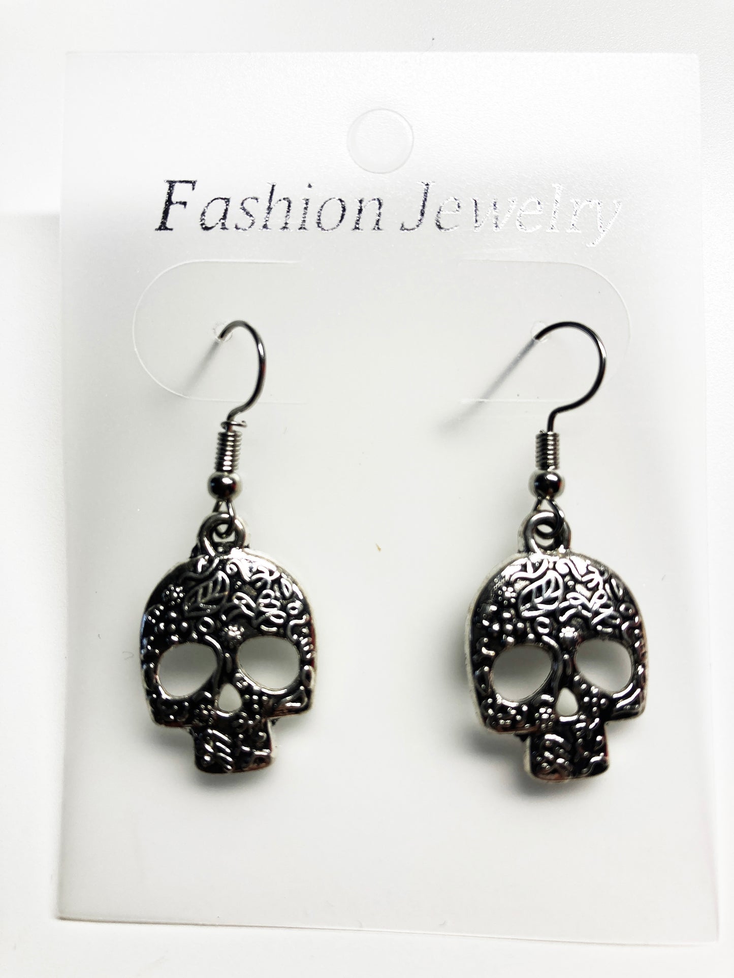 Skull earring in antique silver finish